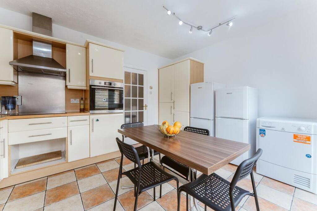 Up To 4 People, Room In A Share House Next To London Bridge Bagian luar foto